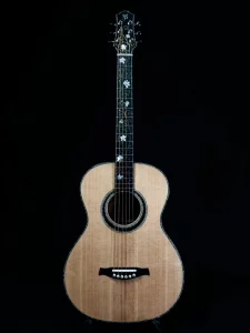 Guitare artisanale FP Guitars format 00, table en épicéa de Sitka, dos et touche en ébène du Gabon, ornée de filets en nacre et d'incrustations raffinées en nacre et laiton, fabrication sur mesure en Haute-Savoie