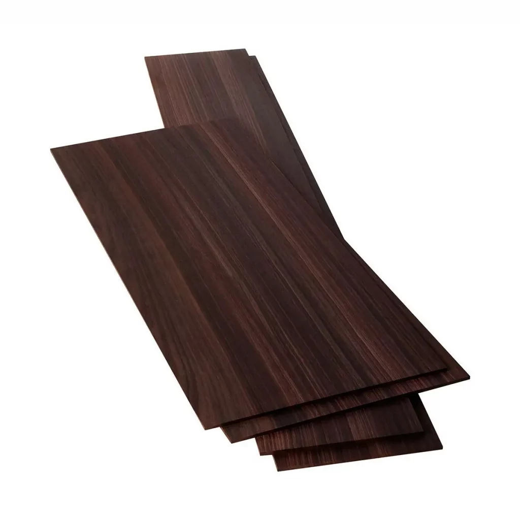 Ensemble dos et éclisses en palissandre sélectionné par FP Guitars pour la fabrication artisanale de guitares acoustiques haut de gamme, présenté sur fond blanc pour mettre en valeur la teinte profonde et les veines contrastées du bois.